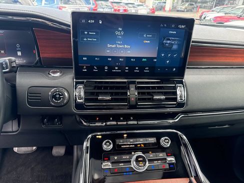 Certified 2023 Lincoln Navigator Reserve AWD/4WD image 18