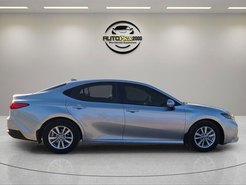 Used 2025 Toyota Camry XSE image 8