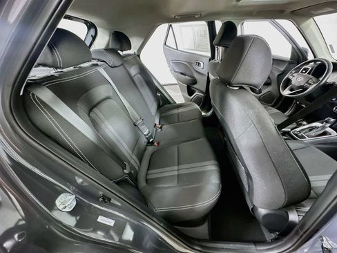 Used 2025 Hyundai Venue SEL FWD image 11