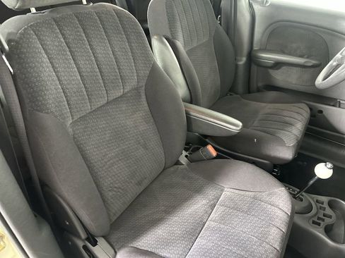 Used 2004 Chrysler PT Cruiser FWD image 22