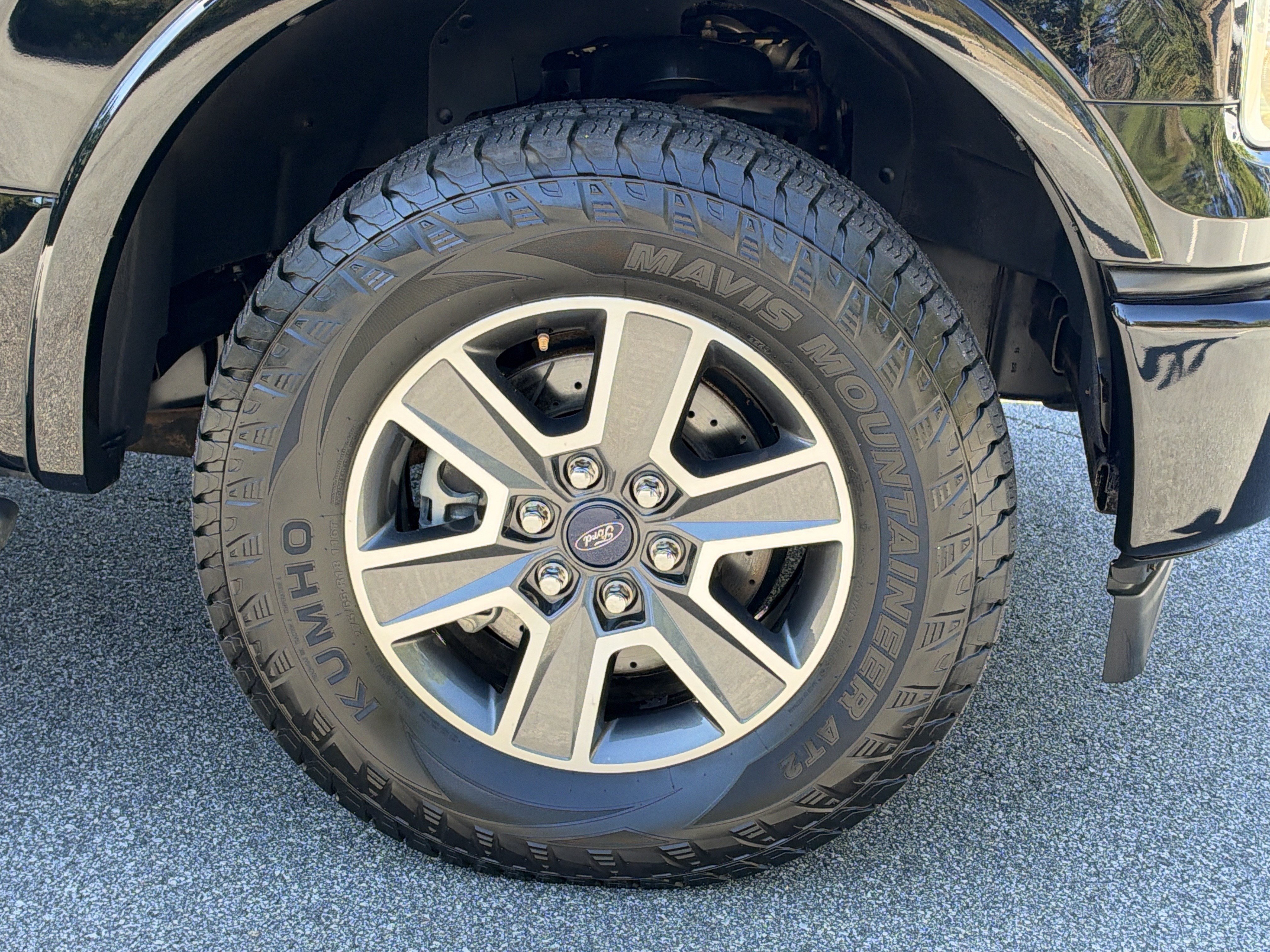 Used 2017 Ford F150 XLT w/ Equipment Group 302A Luxury AWD/4WD image 17