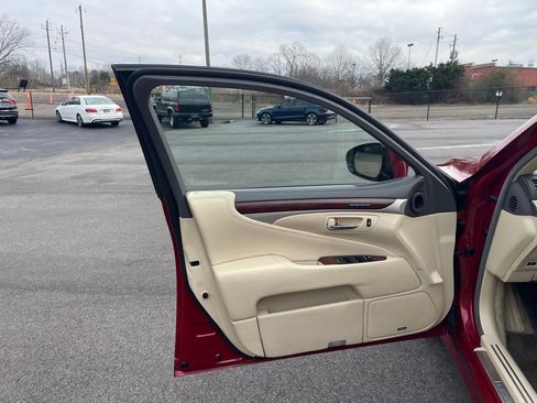 Used 2014 Lexus LS 460 w/ Comfort Package RWD image 10