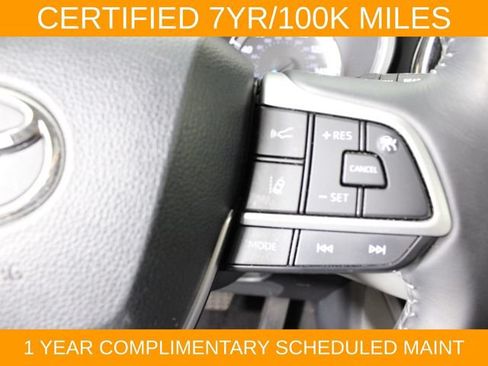 Used 2023 Toyota Highlander XLE FWD image 21