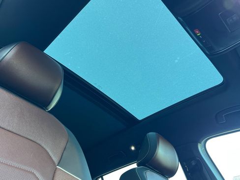 Used 2023 Volkswagen Tiguan SEL R-Line image 17