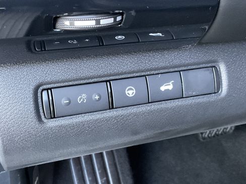 Used 2025 Nissan Pathfinder SV AWD/4WD image 24