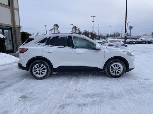 Used 2020 Ford Escape SE image 3