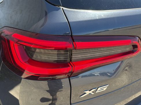 Used 2019 BMW X5 xDrive50i w/ Parking Assistance Package AWD/4WD image 42