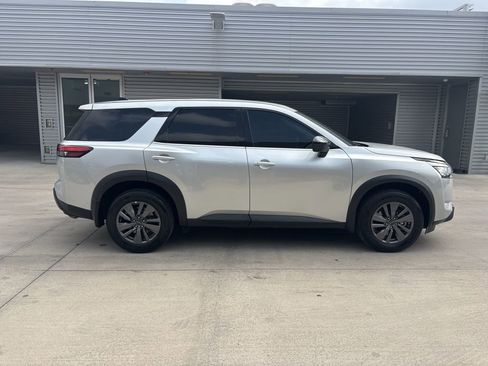 Used 2024 Nissan Pathfinder S image 4