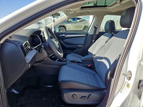 New 2026 Volkswagen Jetta SE FWD image 10