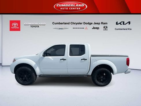 Used 2021 Nissan Frontier SV w/ Midnight Edition Floor Mats image 5