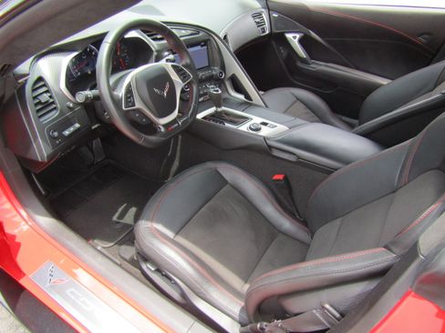 Used 2016 Chevrolet Corvette Z06 w/ 3LZ Preferred Equipment Group RWD image 10