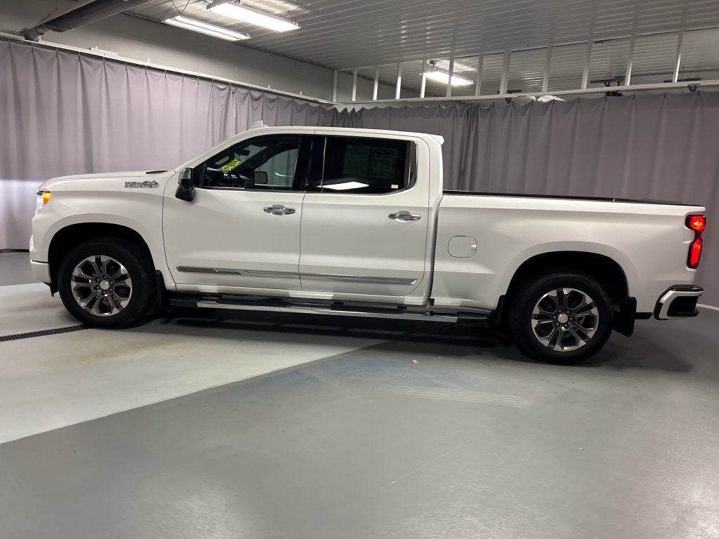 Used 2022 Chevrolet Silverado 1500 High Country w/ Technology Package AWD/4WD image 4