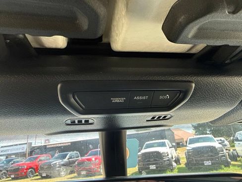 Used 2022 Jeep Wrangler Unlimited Sahara w/ Cold Weather Group AWD/4WD image 27