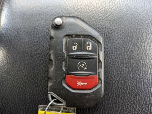Used 2018 Jeep Wrangler Unlimited Rubicon AWD/4WD image 30