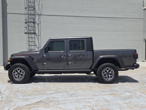 Used 2024 Jeep Gladiator Rubicon w/ Convenience Group AWD/4WD image 5
