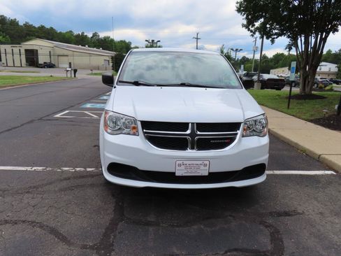 Used 2018 Dodge Grand Caravan SE FWD image 12