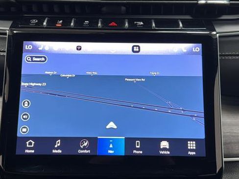 Used 2024 Jeep Grand Cherokee Limited w/ Black Appearance Package image 13