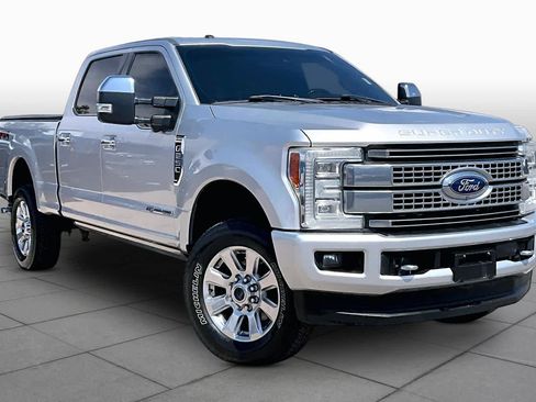 Used 2017 Ford F250 Platinum w/ Platinum Ultimate Package AWD/4WD image 3