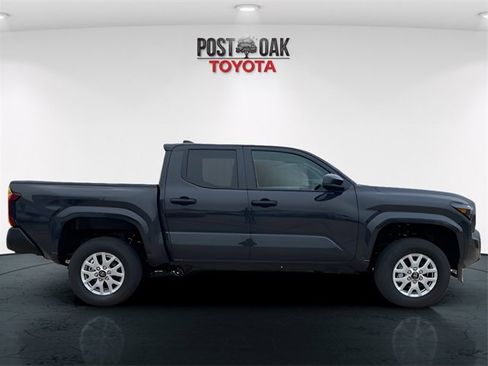 Used 2025 Toyota Tacoma SR image 8