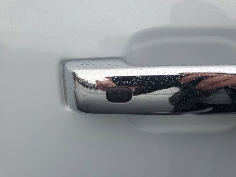 Certified 2022 Ford F150 XLT w/ Equipment Group 302A High image 18