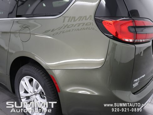New 2027 Chrysler Pacifica Select AWD/4WD image 31