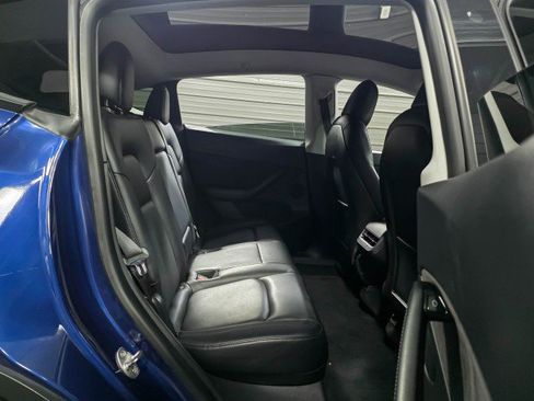 Used 2020 Tesla Model Y Long Range image 16