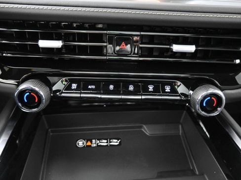 New 2026 Chevrolet Suburban Premier image 32