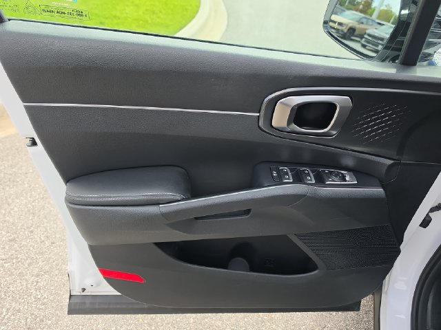 Certified 2023 Kia Sorento S FWD image 17