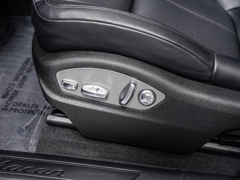 Used 2024 Porsche Macan image 26