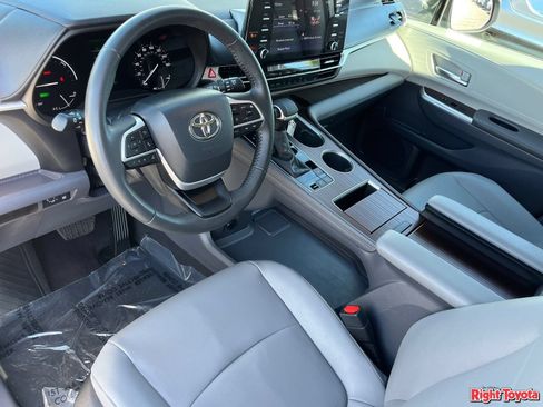 Certified 2024 Toyota Sienna XLE FWD image 20