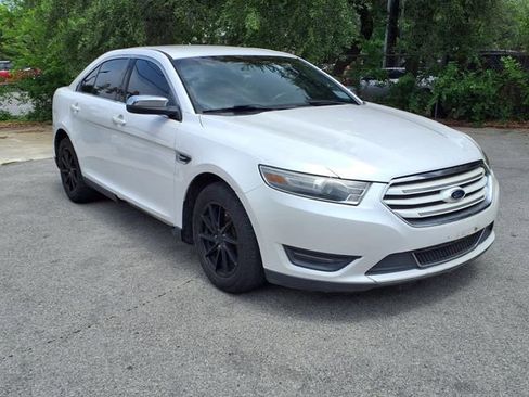 Used 2014 Ford Taurus Limited image 1
