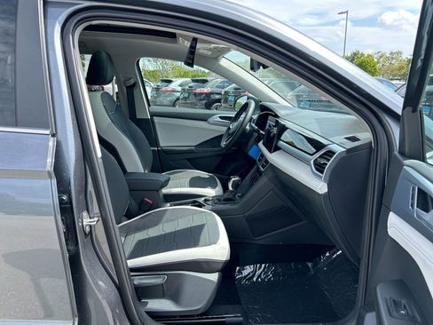 Used 2025 Volkswagen Taos SE image 36