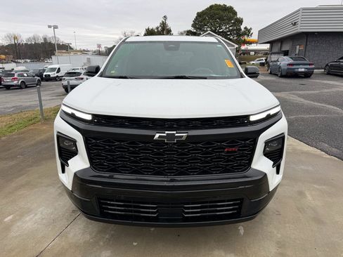 Used 2024 Chevrolet Traverse RS image 2