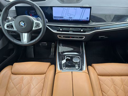 Certified 2025 BMW X7 xDrive40i w/ M Sport Package AWD/4WD image 16