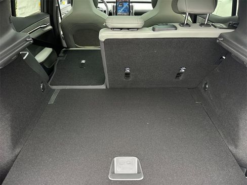 New 2026 Volvo EX30 Cross Country Ultra image 14