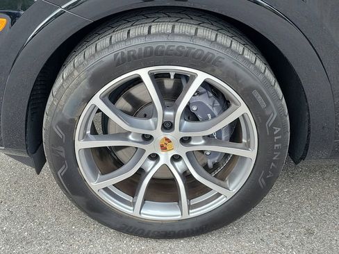 Certified 2025 Porsche Cayenne AWD/4WD image 12