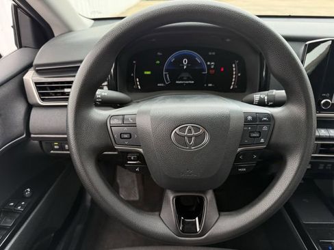 Used 2025 Toyota Camry LE image 13