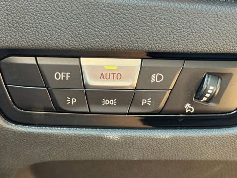 Used 2022 BMW 330i xDrive Sedan w/ Premium Package 2 image 21