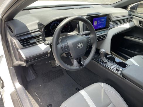 Used 2025 Toyota Camry SE w/ Convenience Package FWD image 17