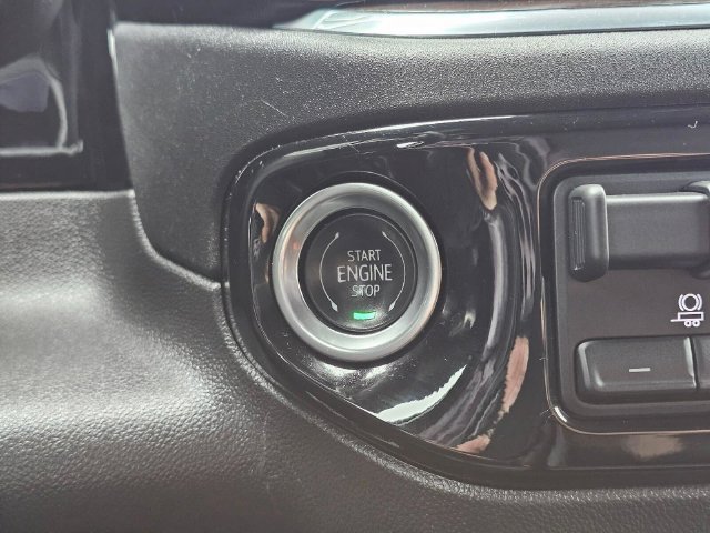 Used 2025 GMC Sierra 1500 SLT AWD/4WD image 30