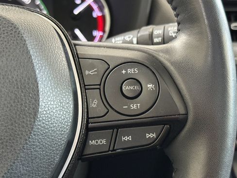 Used 2020 Toyota RAV4 Limited FWD image 33