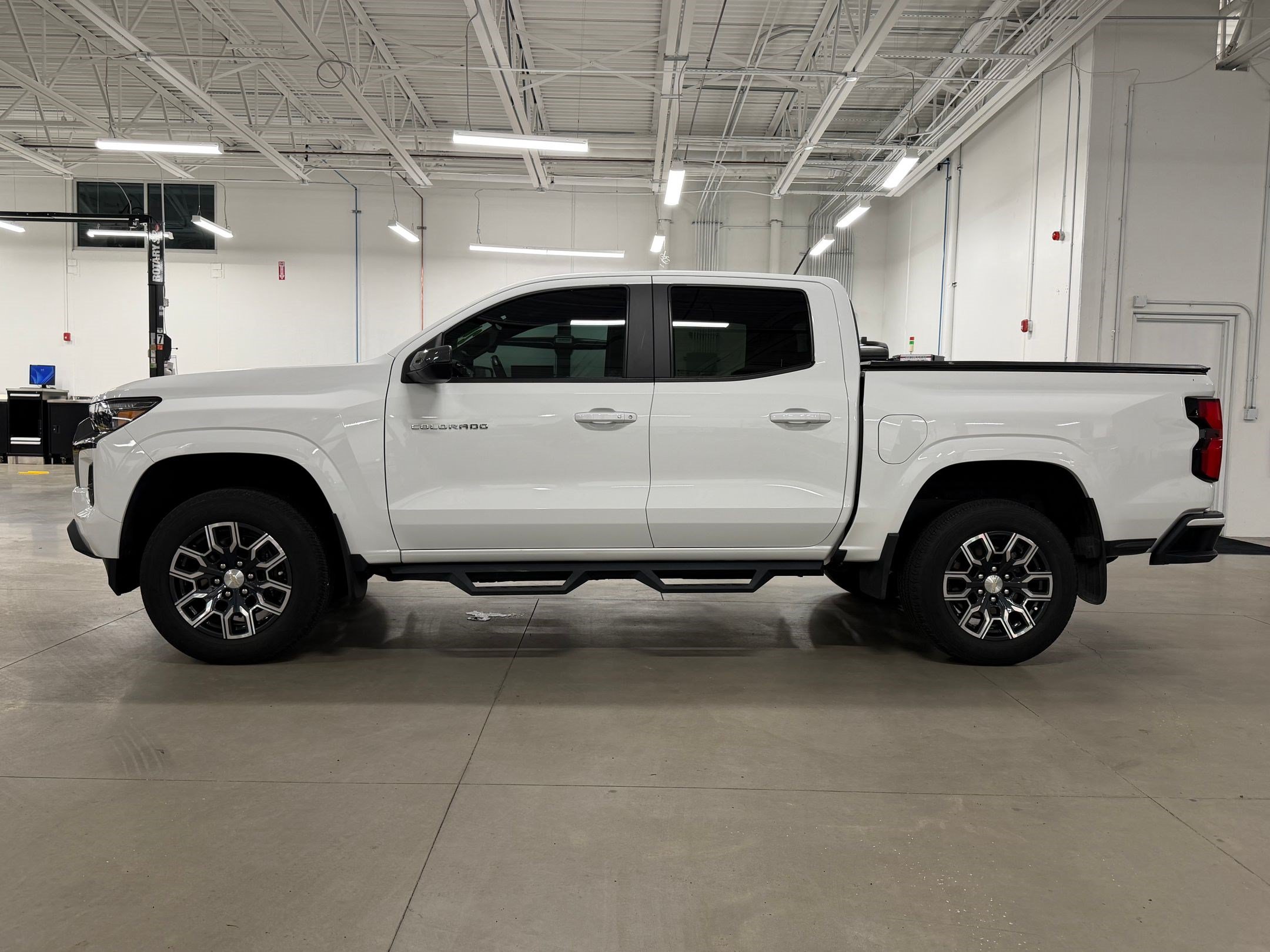 Used 2024 Chevrolet Colorado LT w/ LT Convenience Package III RWD image 2