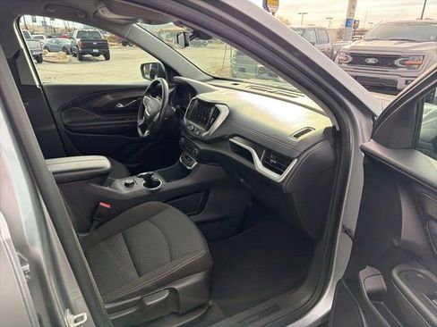 Used 2024 GMC Terrain SLE image 32