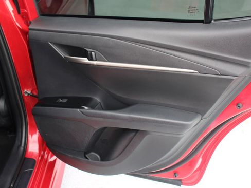 Used 2025 Toyota Camry SE image 16