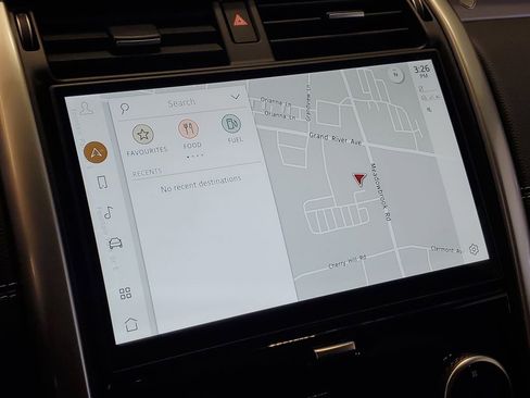 Used 2025 Land Rover Discovery Dynamic SE image 22