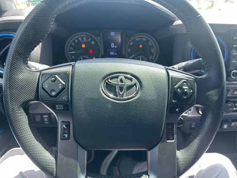 Used 2020 Toyota Tacoma TRD Off-Road w/ Technology Package AWD/4WD image 18