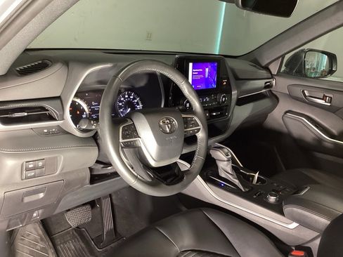 Certified 2023 Toyota Highlander XSE image 11