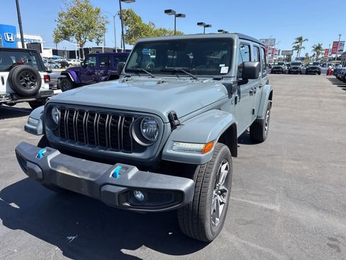 Used 2024 Jeep Wrangler Unlimited AWD/4WD image 1