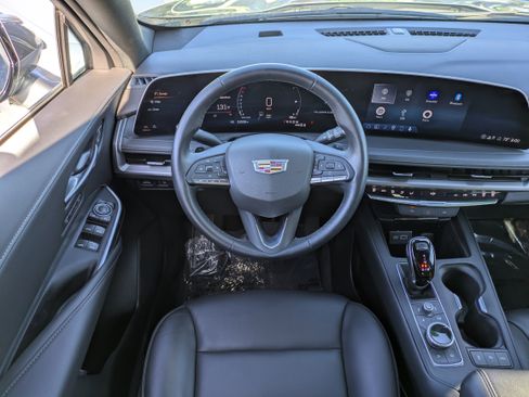 Used 2025 Cadillac XT4 Premium Luxury image 18