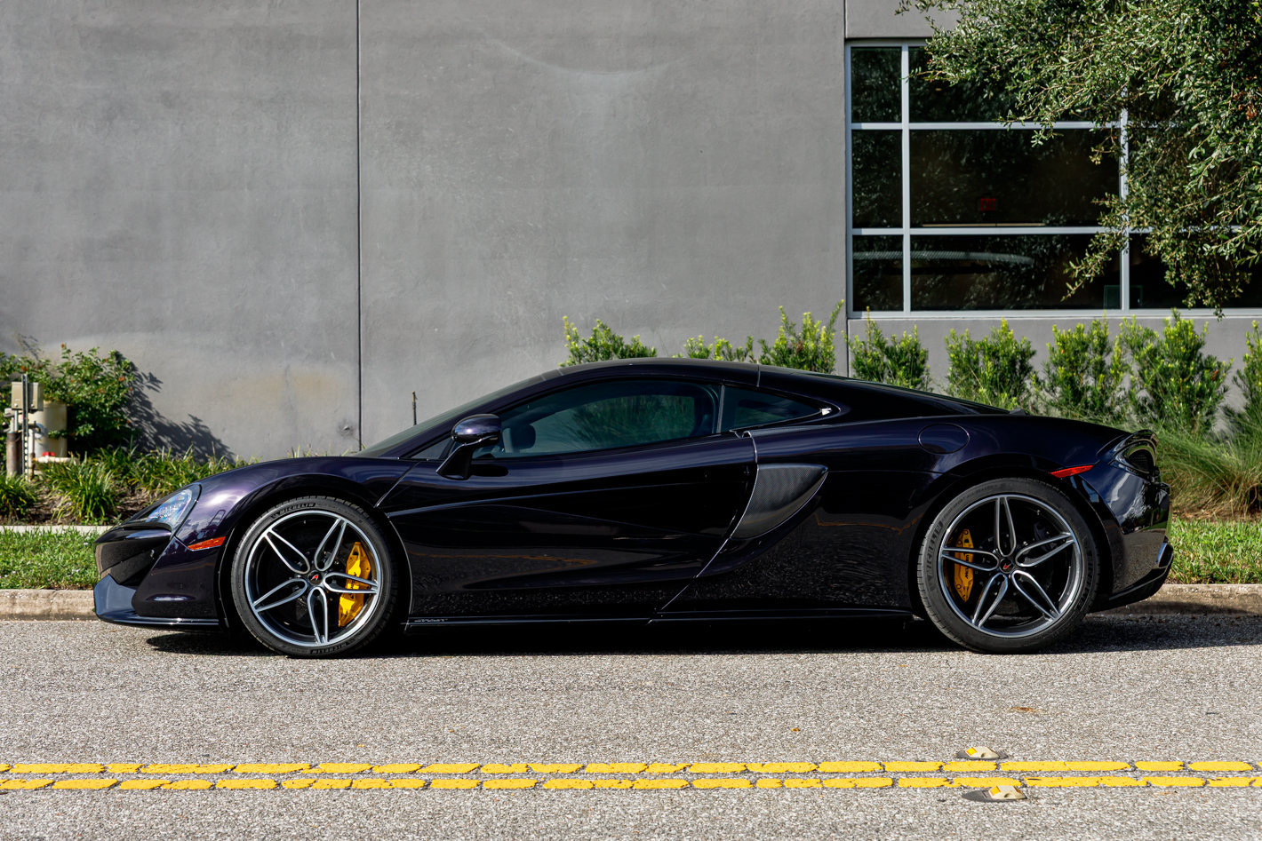 Used 2018 McLaren 570S RWD image 12